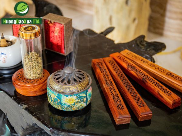 Từ Cây Dó Bầu Đến Tinh Dầu, Vòng Tay, Trầm Viên - Chuỗi Giá Trị Sản Phẩm Tại Hương Đạo Xưa TTA